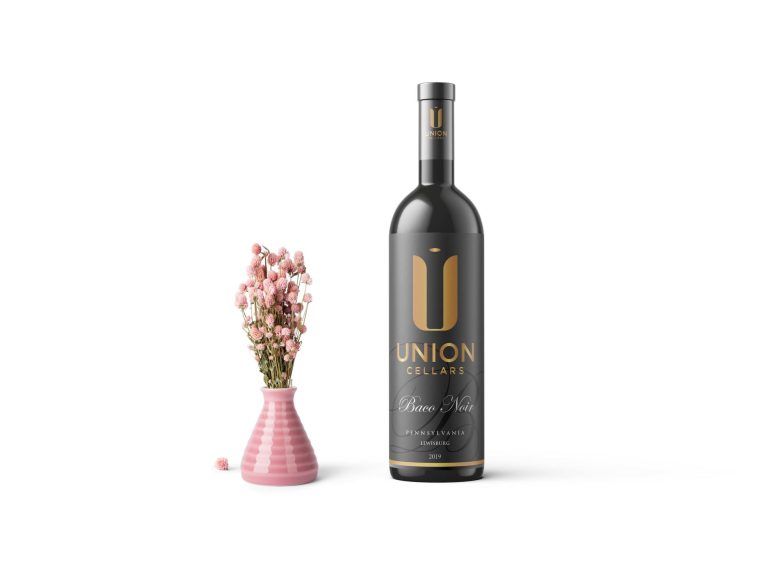 Union Wine Bottle Label Mockup